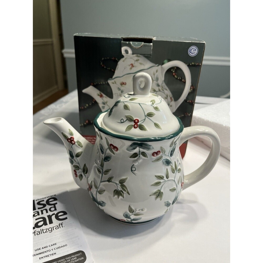 Pfaltzgraff Winterberry Christmas Teapot 4-Cup New